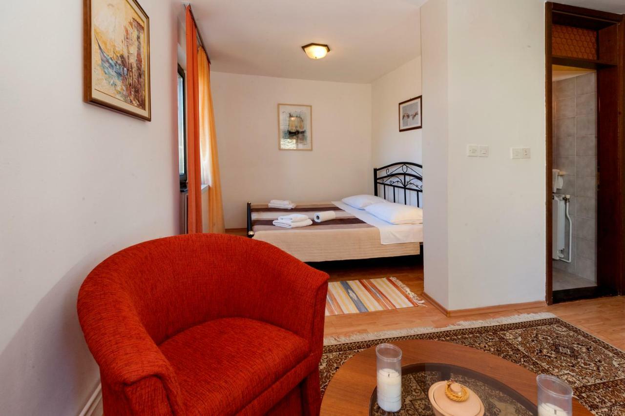 Tar-Vabriga Villa Carolina מראה חיצוני תמונה