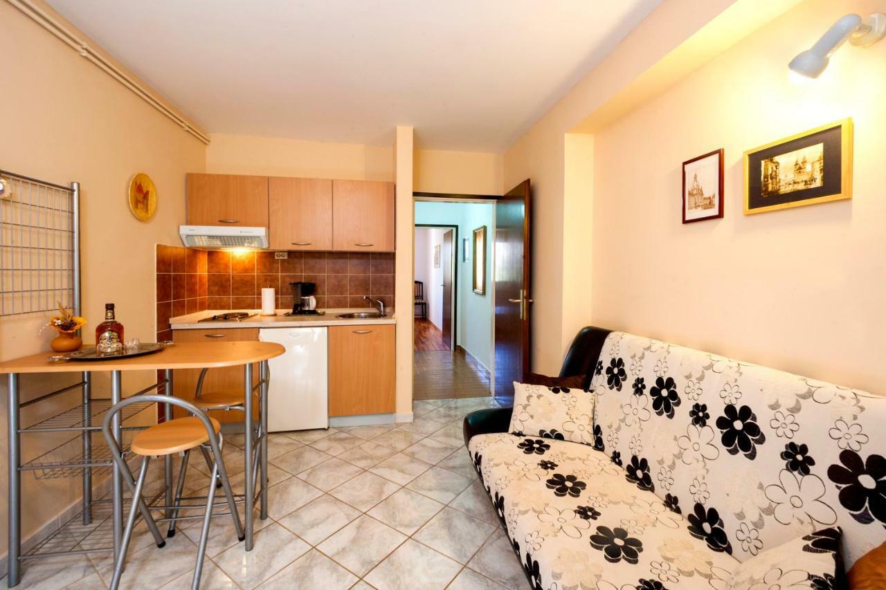 Tar-Vabriga Villa Carolina מראה חיצוני תמונה